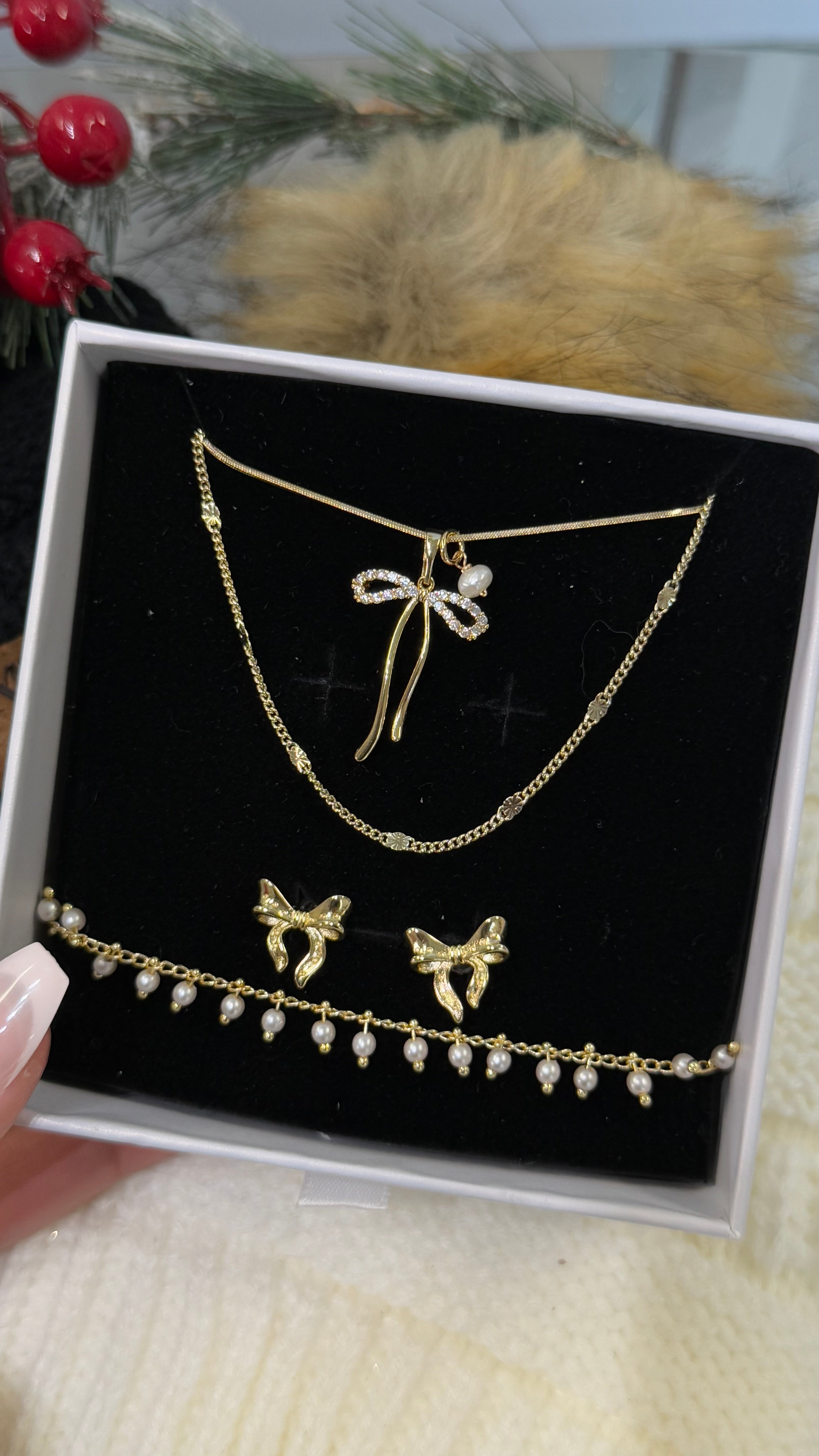 Diamond Paved Bow Necklace Set