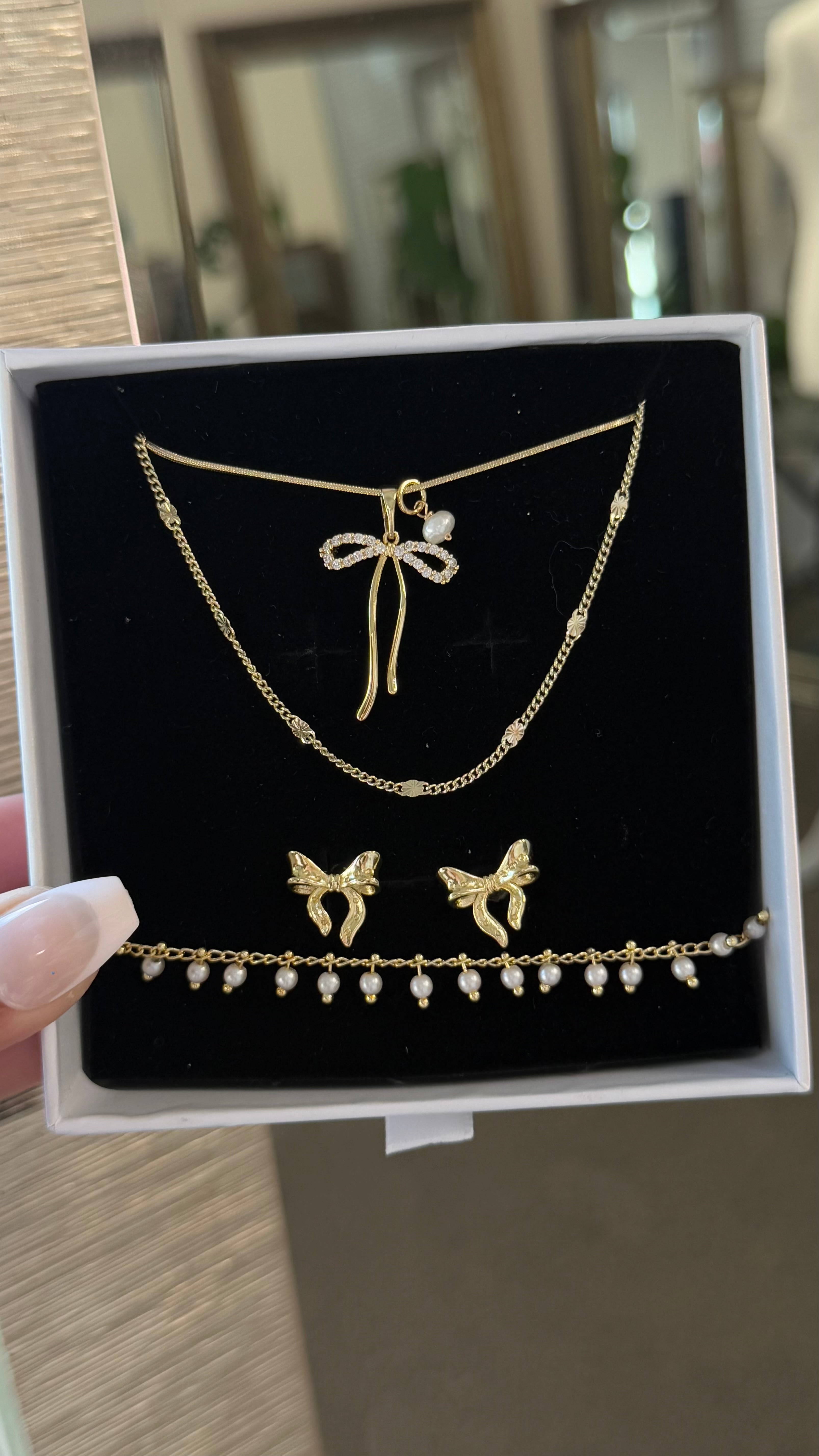 Diamond Paved Bow Necklace Set