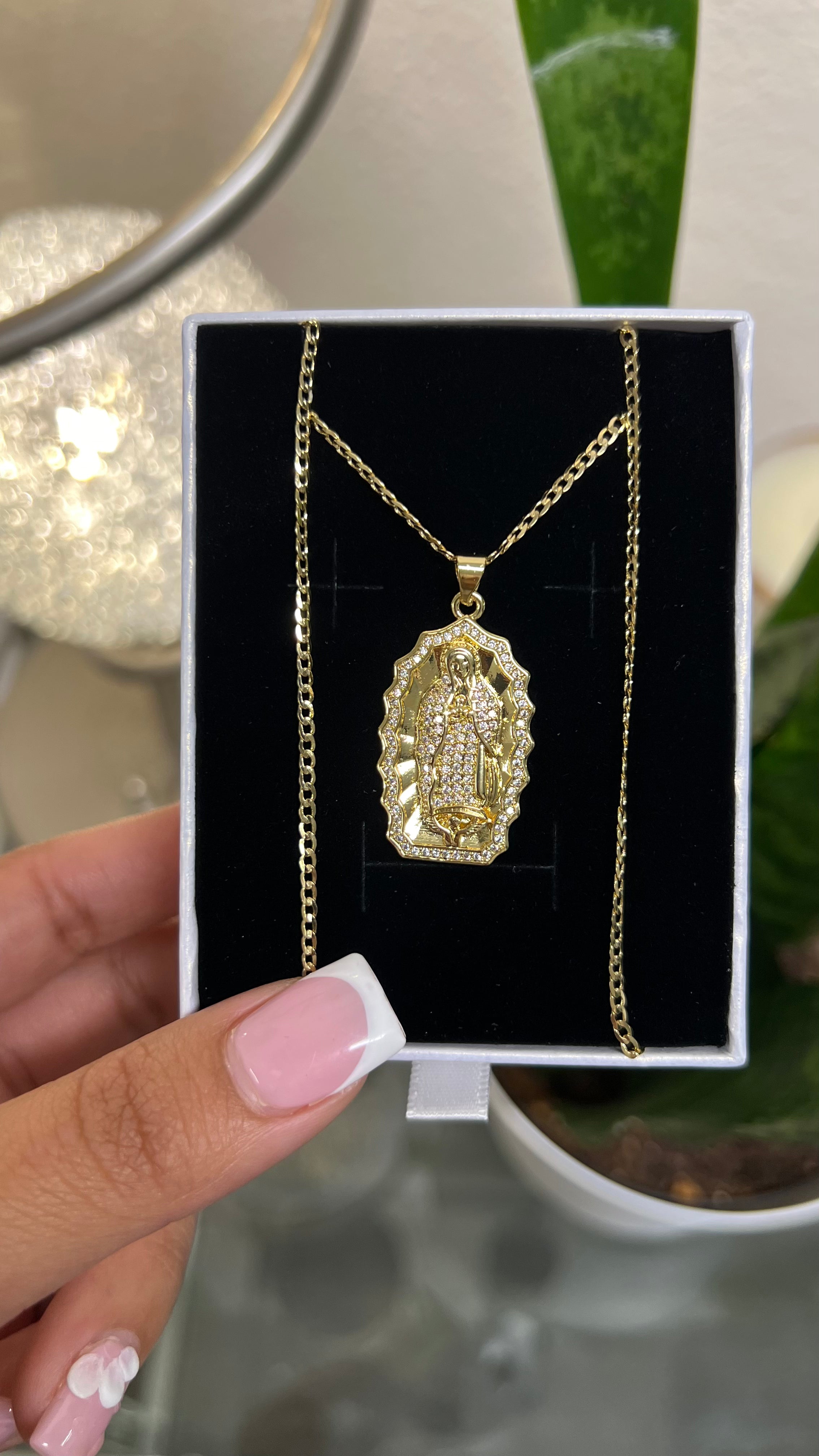 Virgen Outlines Necklace