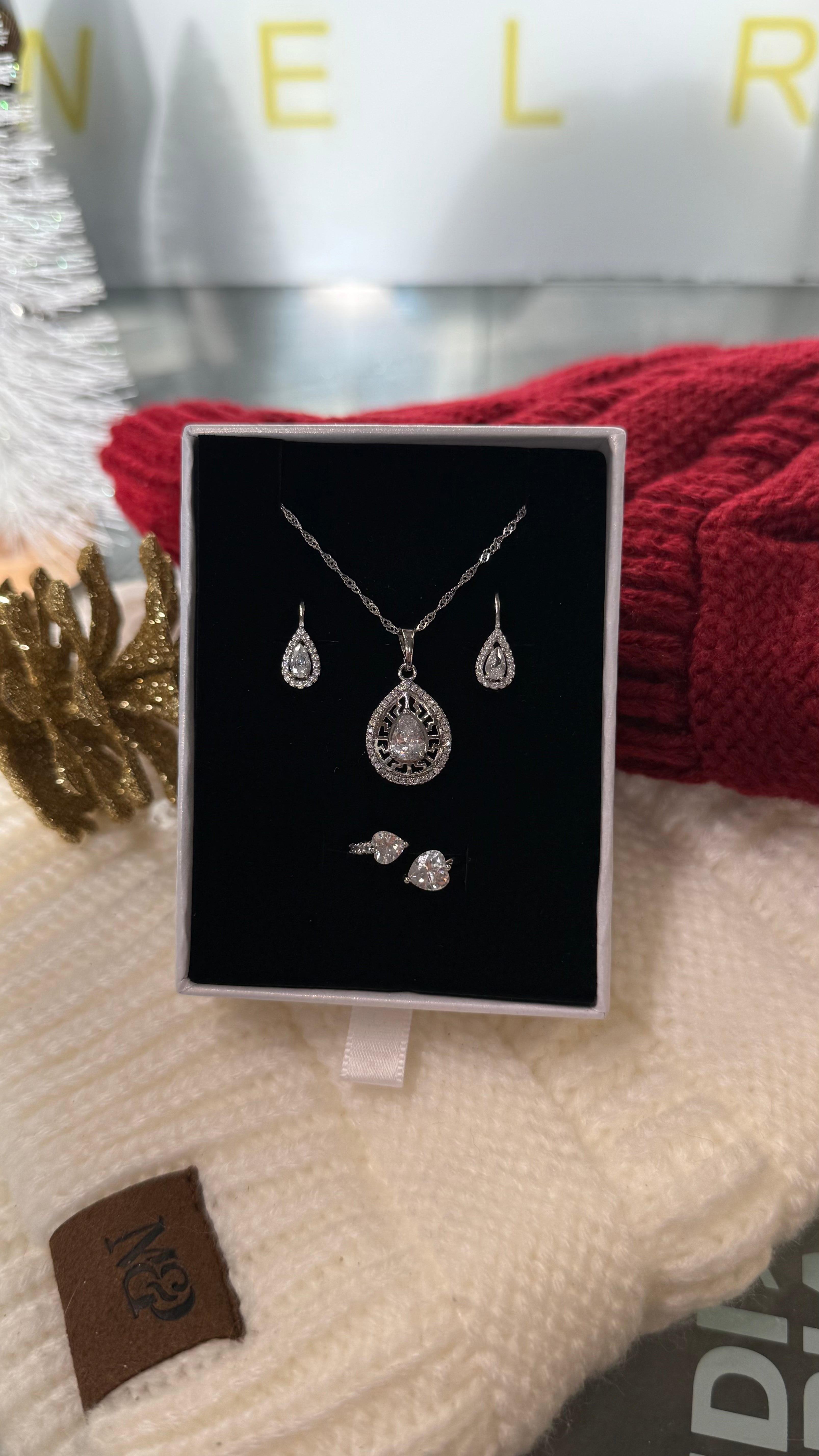 Pear Shape Frosted Necklace Set