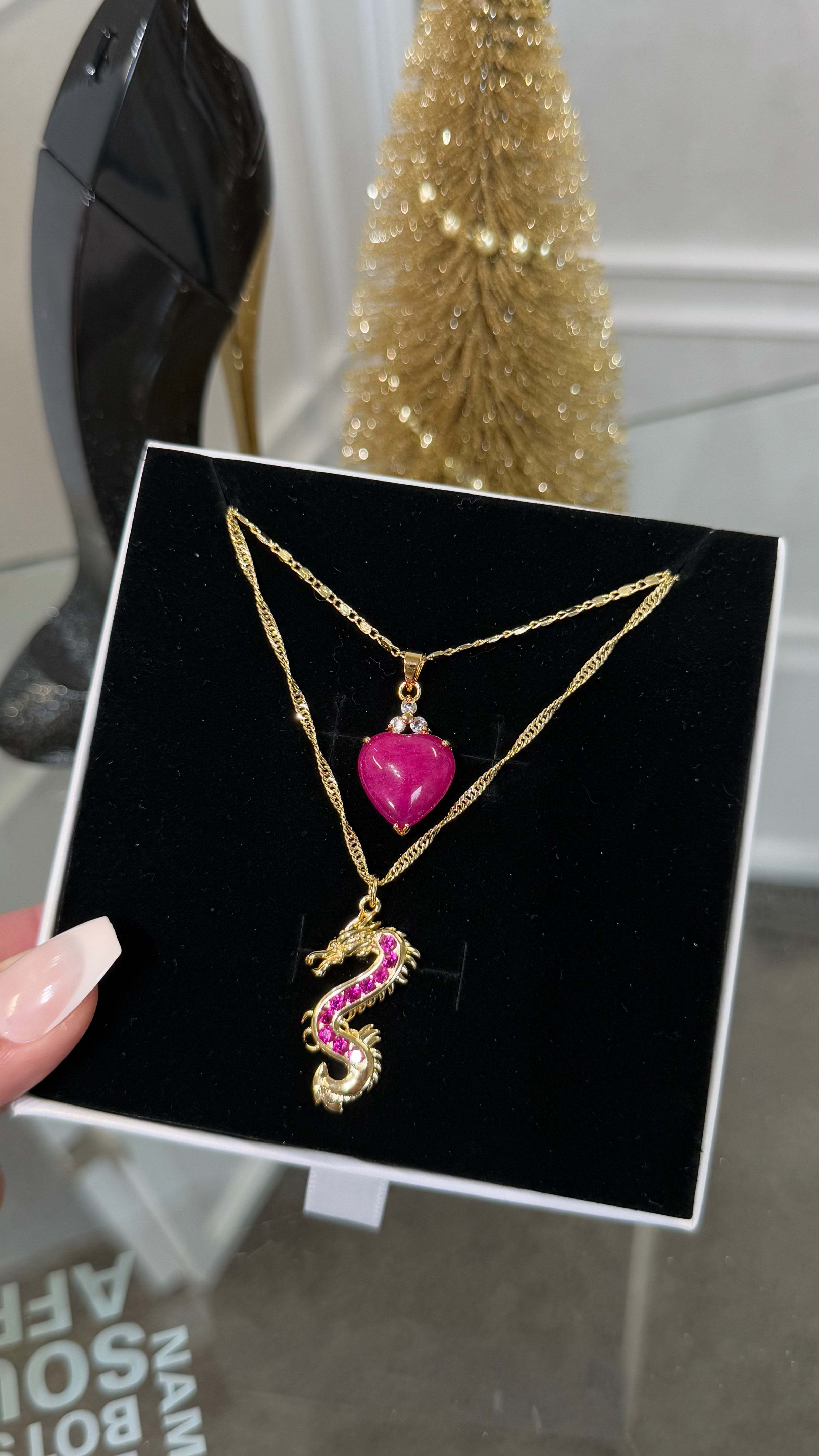 Mondragón Magenta Necklace Set