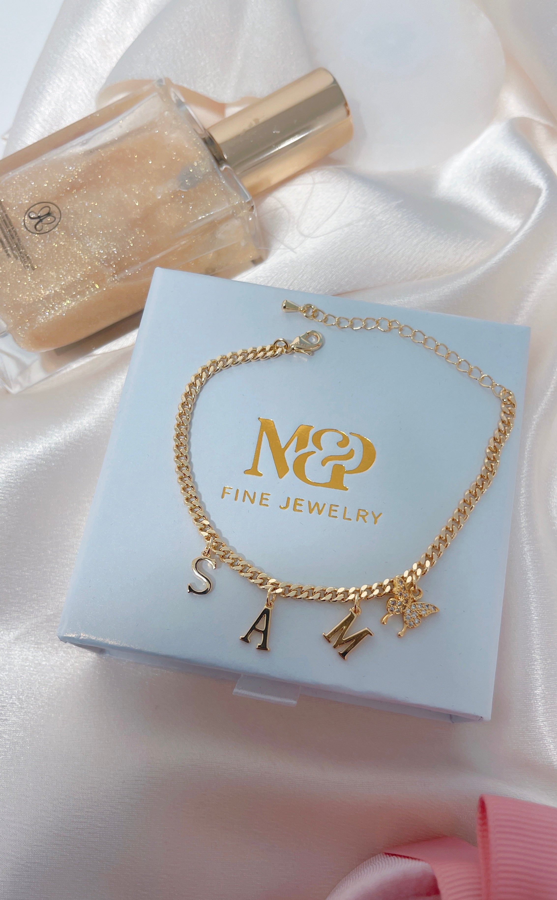 Pulsera de mariposa con nombre personalizado