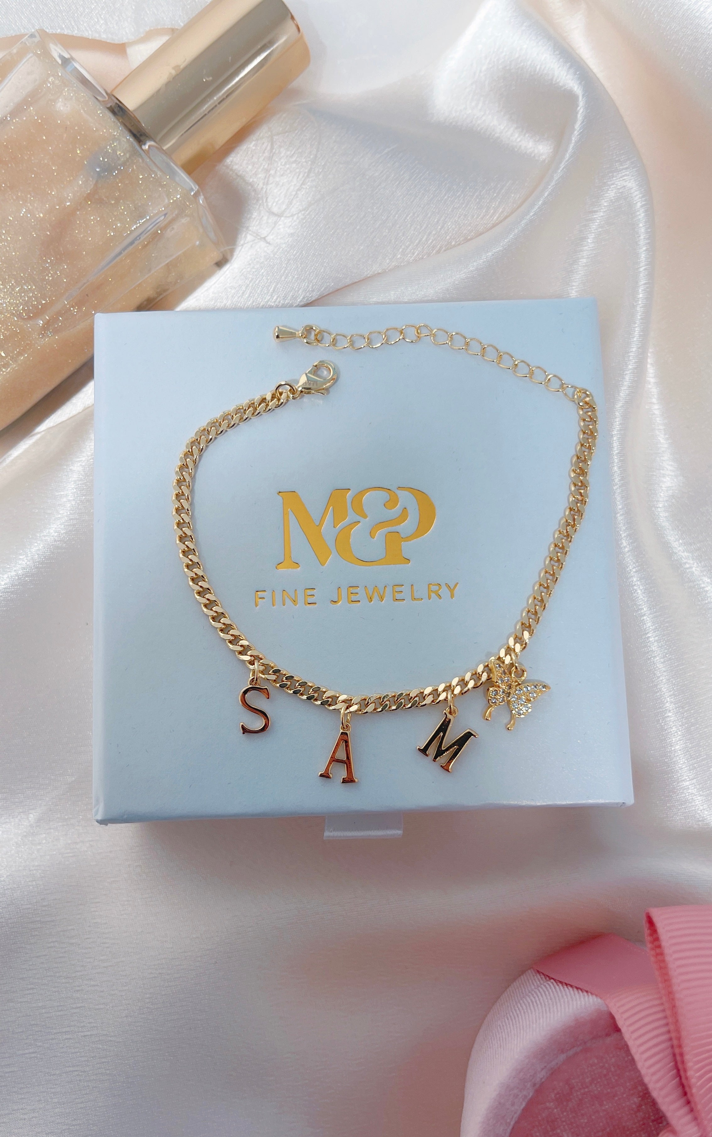 Pulsera de mariposa con nombre personalizado